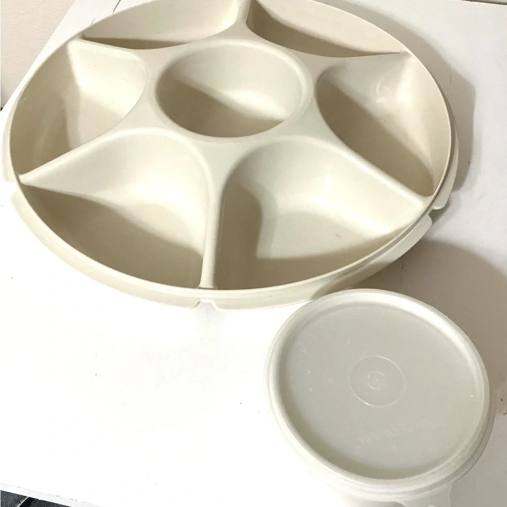 Vintage-Tupperware 4 PC Divided Serving Tray Cream
